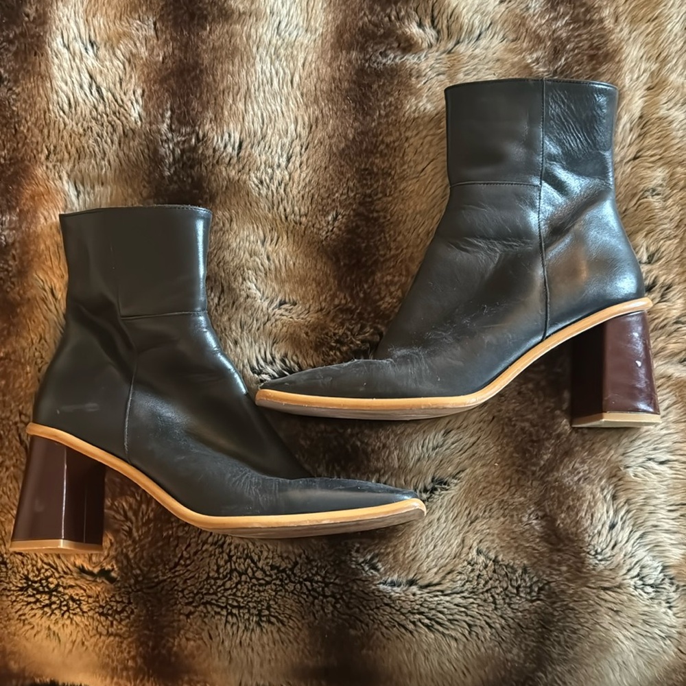 ALOHAS BLACK BOOTS